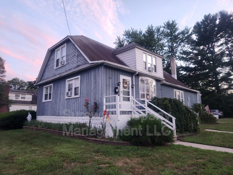 Welcome Home to 1 Chestnut Ave, Unit B! property image