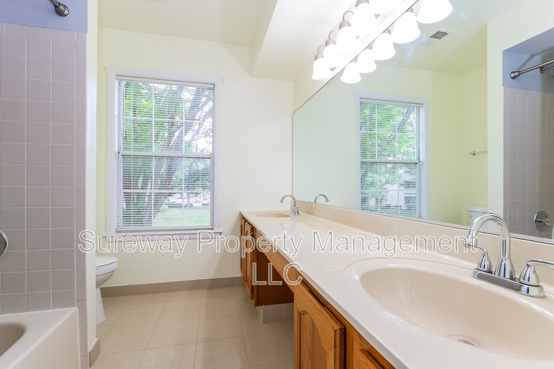 Welcome Home to 108 Lowell Ct, Apt 5! property image