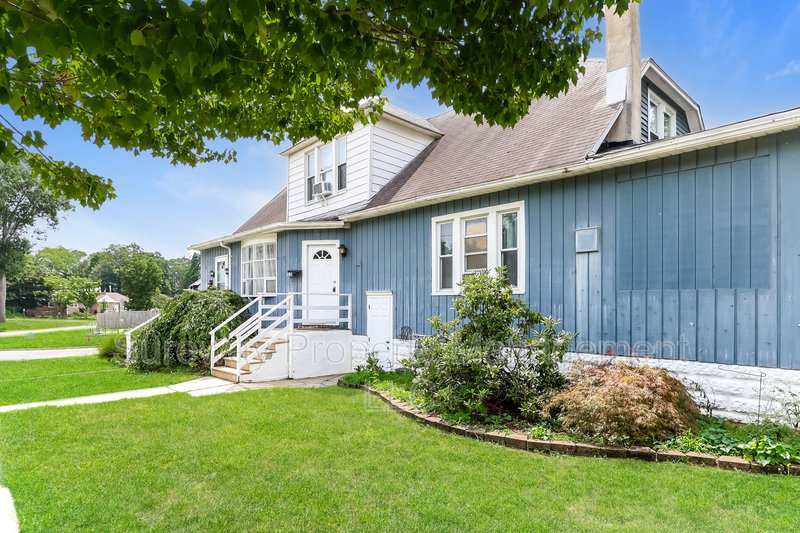 Welcome Home to 1 Chestnut Ave, Unit B! property image