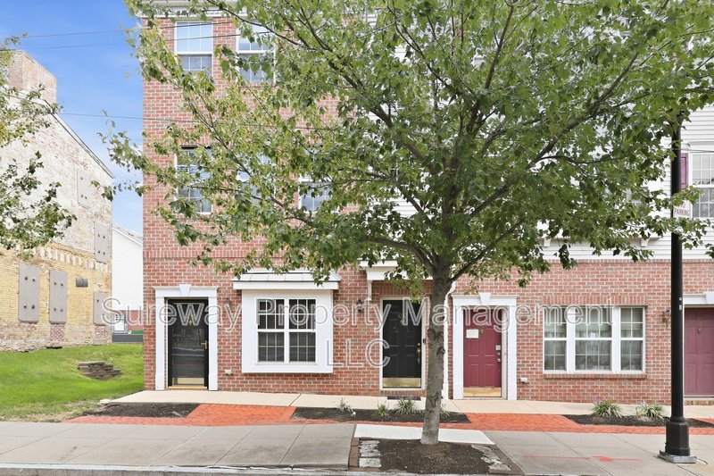 Three-Level Townhome with 3 Bedrooms, 2.5 Baths & Private Garage property image