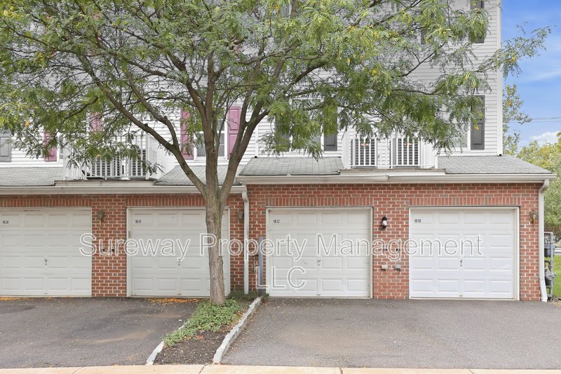 Three-Level Townhome with 3 Bedrooms, 2.5 Baths & Private Garage property image
