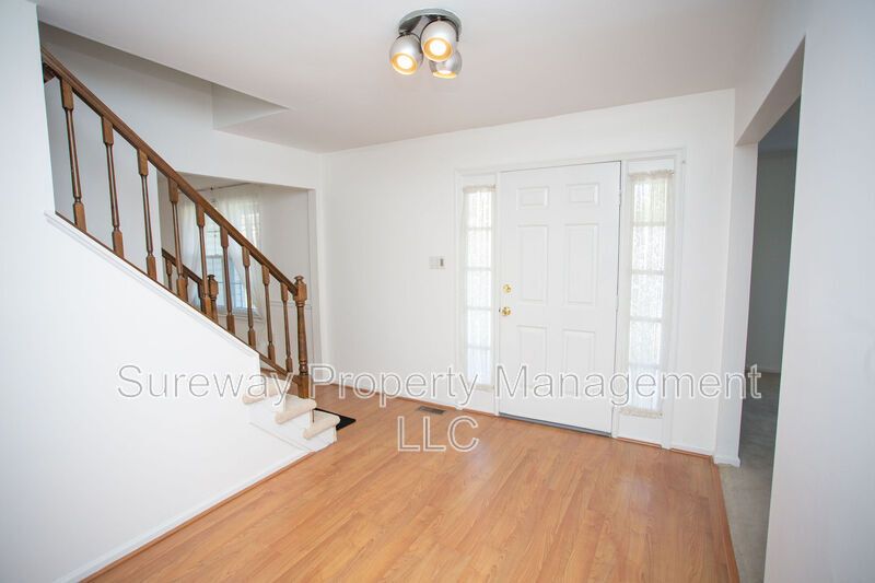 Welcome Home to 9 N Green Acre Dr! property image