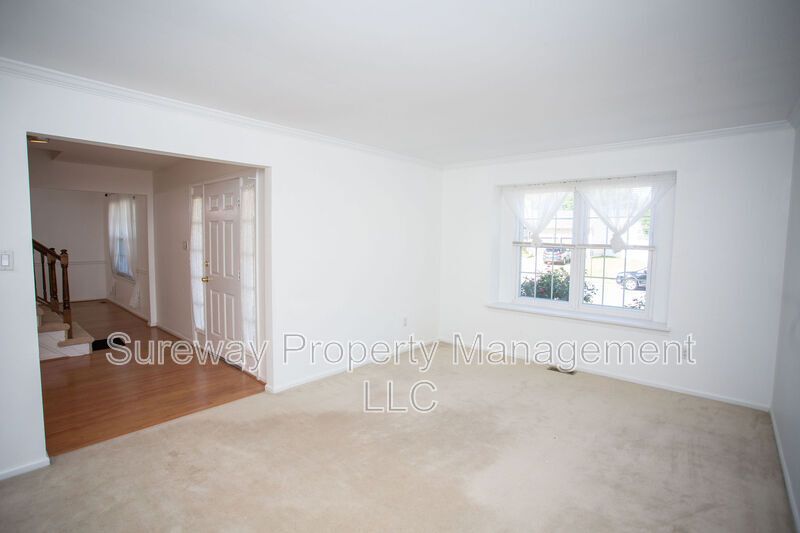 Welcome Home to 9 N Green Acre Dr! property image