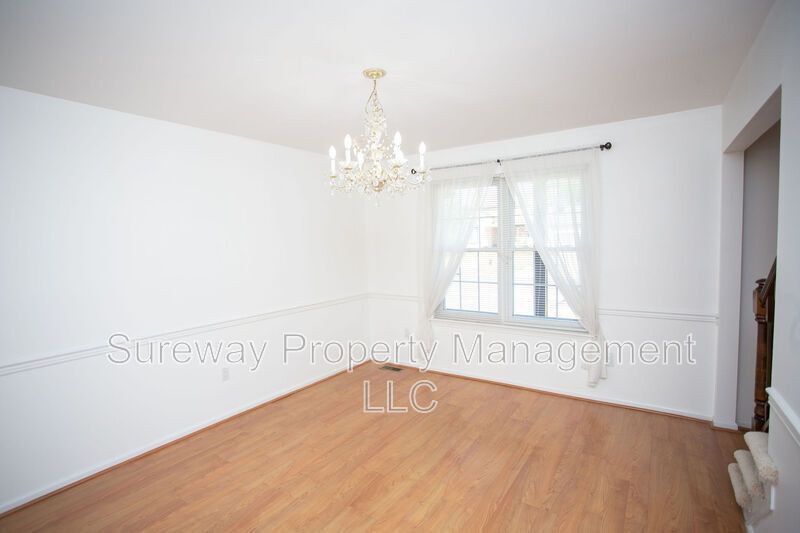 Welcome Home to 9 N Green Acre Dr! property image