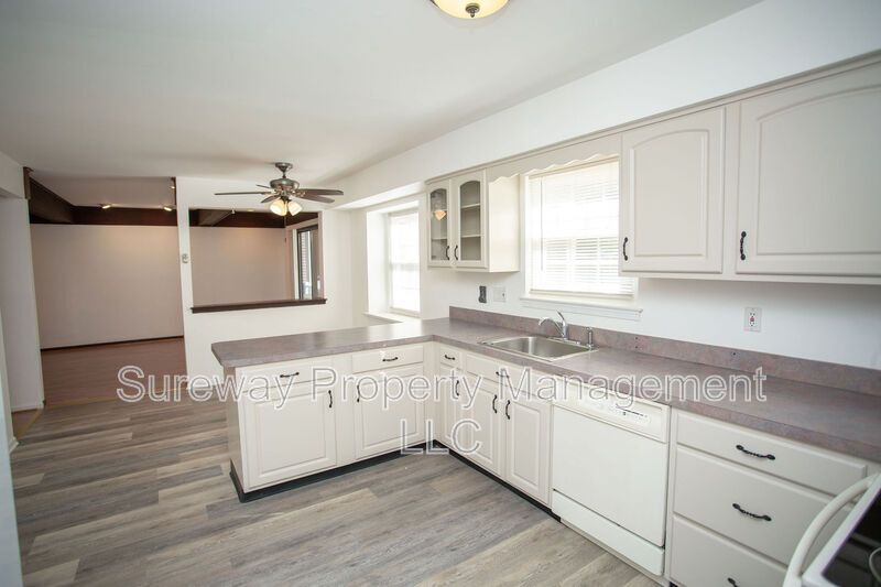 Welcome Home to 9 N Green Acre Dr! property image