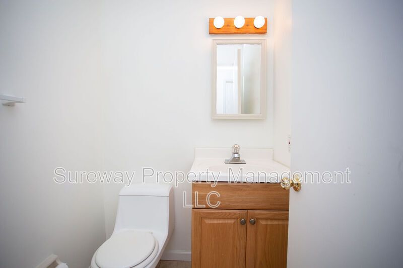 Welcome Home to 9 N Green Acre Dr! property image