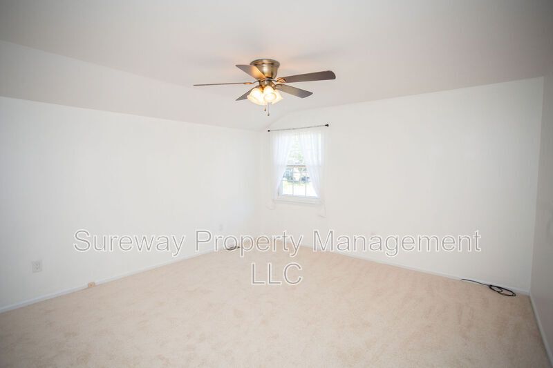 Welcome Home to 9 N Green Acre Dr! property image