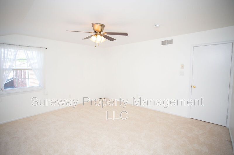 Welcome Home to 9 N Green Acre Dr! property image
