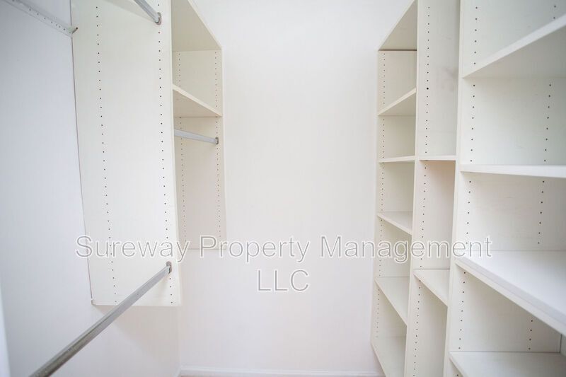 Welcome Home to 9 N Green Acre Dr! property image