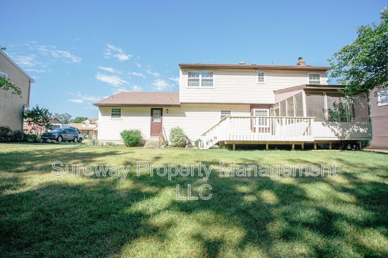 Welcome Home to 9 N Green Acre Dr! property image