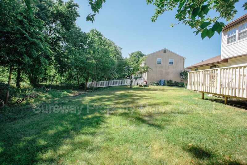 Welcome Home to 9 N Green Acre Dr! property image