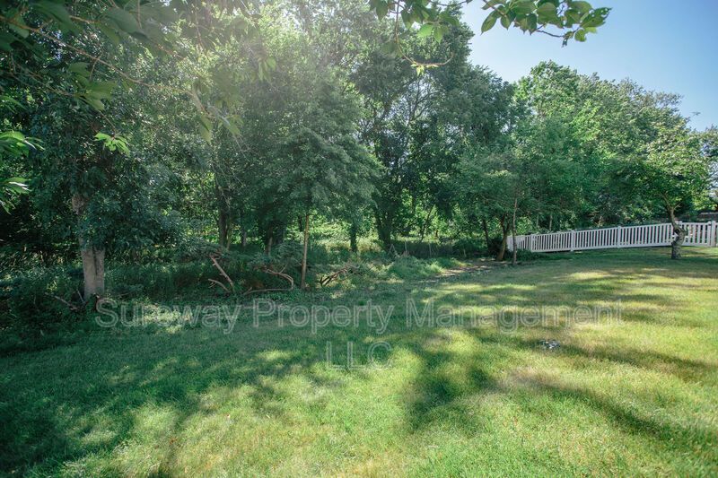 Welcome Home to 9 N Green Acre Dr! property image