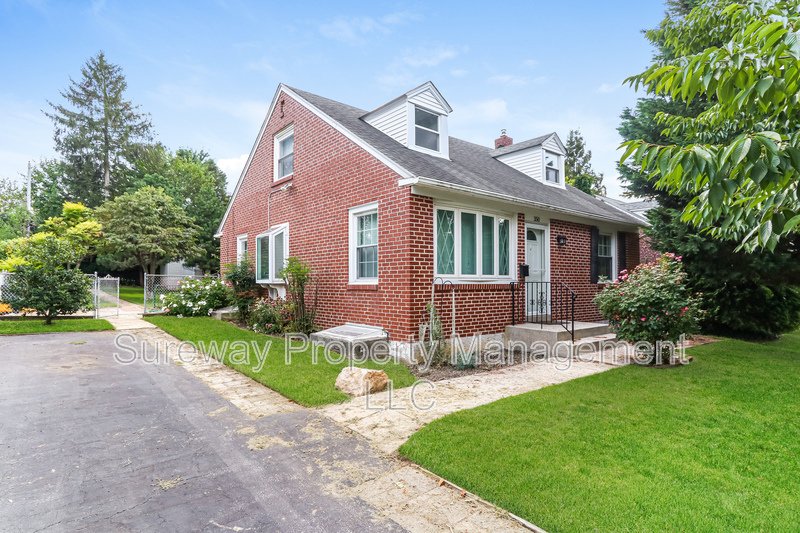 Beautifully Renovated 4 Bedroom, 2 Bath Single Family Home property image