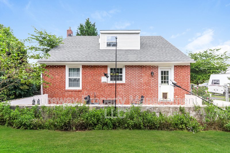 Beautifully Renovated 4 Bedroom, 2 Bath Single Family Home property image
