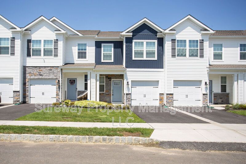 Stylish & Spacious Townhome in Sought-After Laurel Run! property image