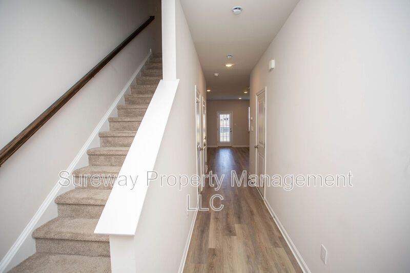 Stylish & Spacious Townhome in Sought-After Laurel Run! property image