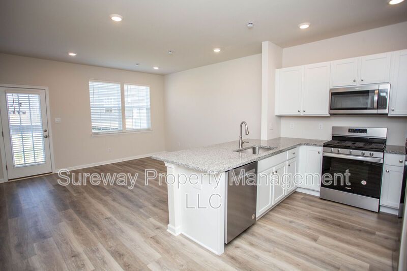 Stylish & Spacious Townhome in Sought-After Laurel Run! property image