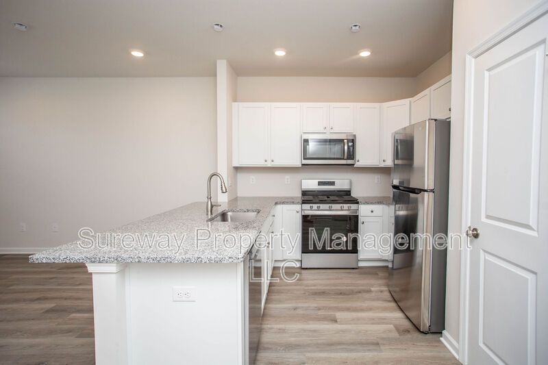 Stylish & Spacious Townhome in Sought-After Laurel Run! property image