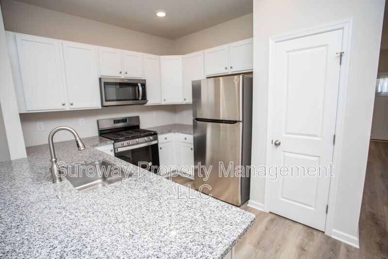 Stylish & Spacious Townhome in Sought-After Laurel Run! property image