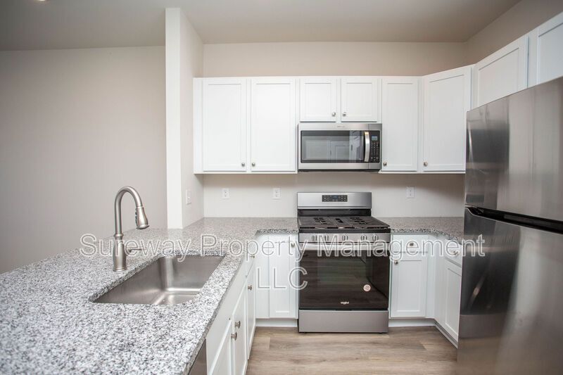 Stylish & Spacious Townhome in Sought-After Laurel Run! property image