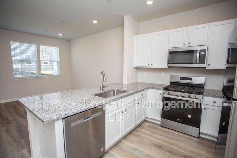 Stylish & Spacious Townhome in Sought-After Laurel Run! property image