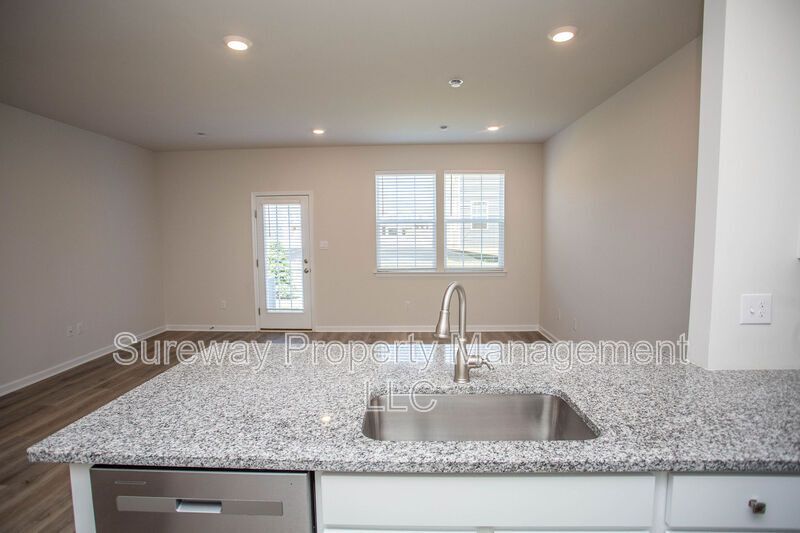 Stylish & Spacious Townhome in Sought-After Laurel Run! property image