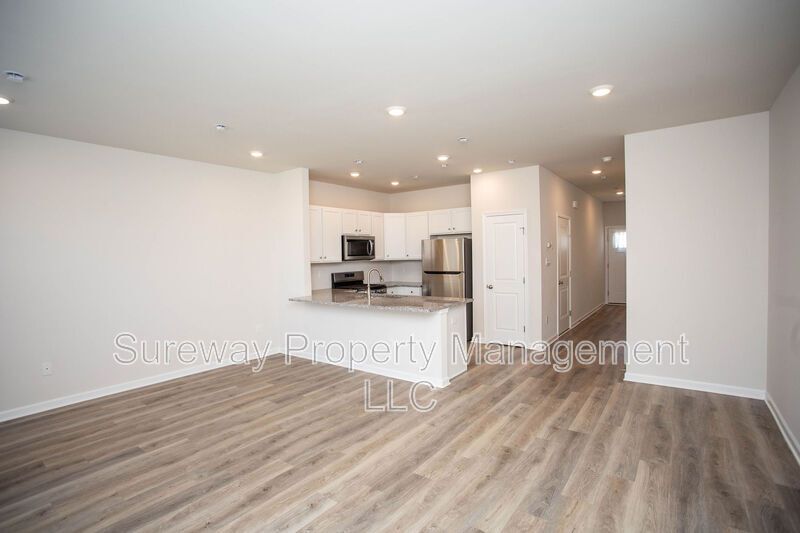 Stylish & Spacious Townhome in Sought-After Laurel Run! property image