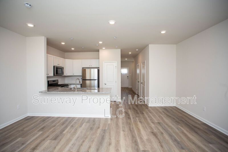 Stylish & Spacious Townhome in Sought-After Laurel Run! property image