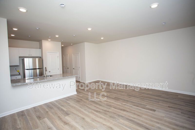 Stylish & Spacious Townhome in Sought-After Laurel Run! property image