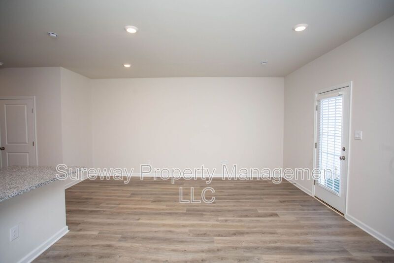 Stylish & Spacious Townhome in Sought-After Laurel Run! property image