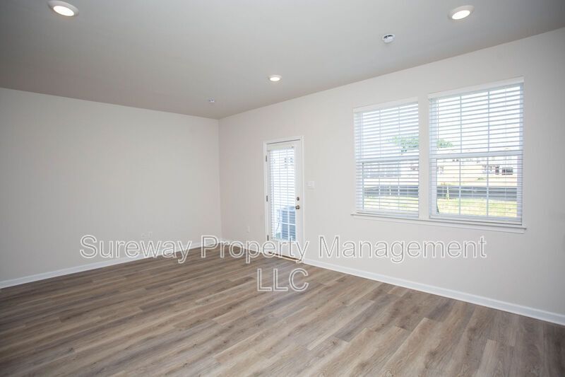 Stylish & Spacious Townhome in Sought-After Laurel Run! property image