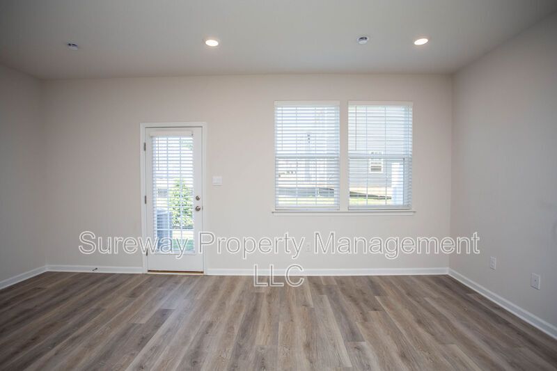 Stylish & Spacious Townhome in Sought-After Laurel Run! property image