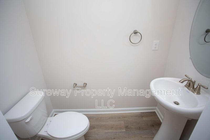 Stylish & Spacious Townhome in Sought-After Laurel Run! property image