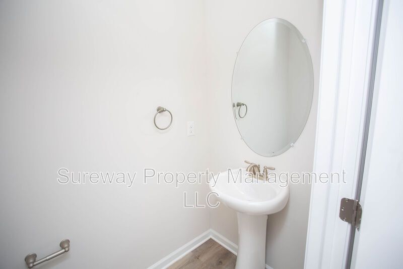 Stylish & Spacious Townhome in Sought-After Laurel Run! property image