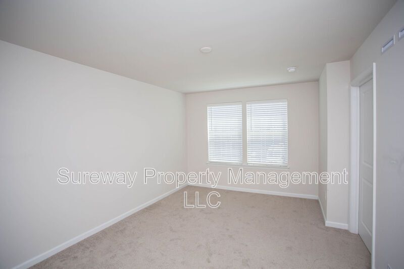 Stylish & Spacious Townhome in Sought-After Laurel Run! property image