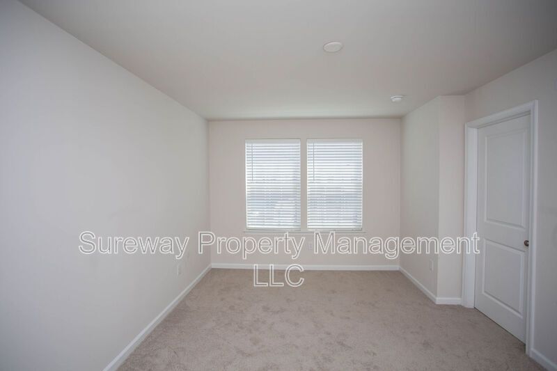Stylish & Spacious Townhome in Sought-After Laurel Run! property image