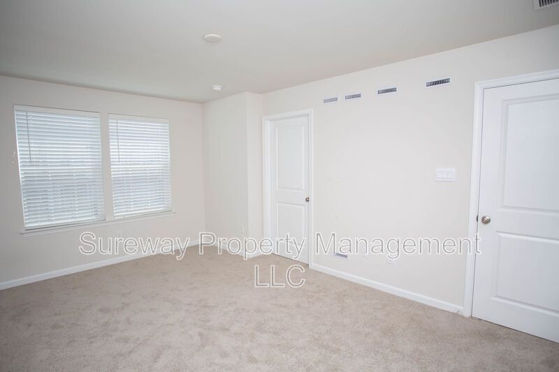 Stylish & Spacious Townhome in Sought-After Laurel Run! property image
