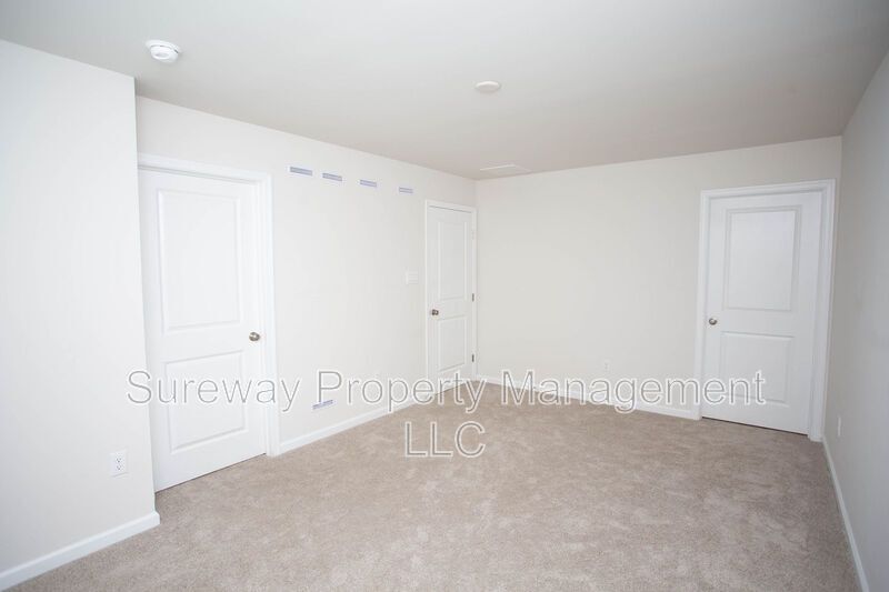 Stylish & Spacious Townhome in Sought-After Laurel Run! property image
