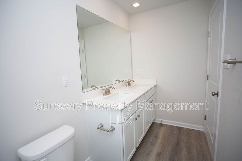 Stylish & Spacious Townhome in Sought-After Laurel Run! property image