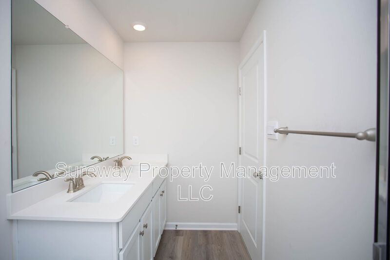 Stylish & Spacious Townhome in Sought-After Laurel Run! property image