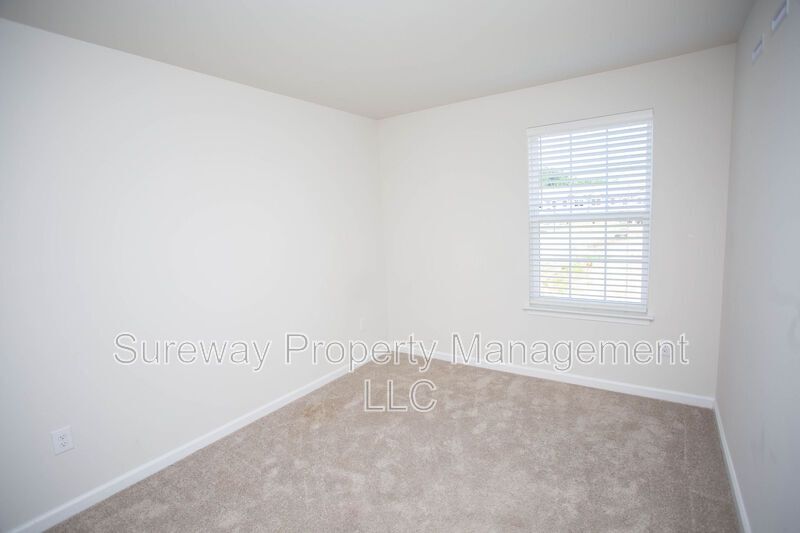 Stylish & Spacious Townhome in Sought-After Laurel Run! property image