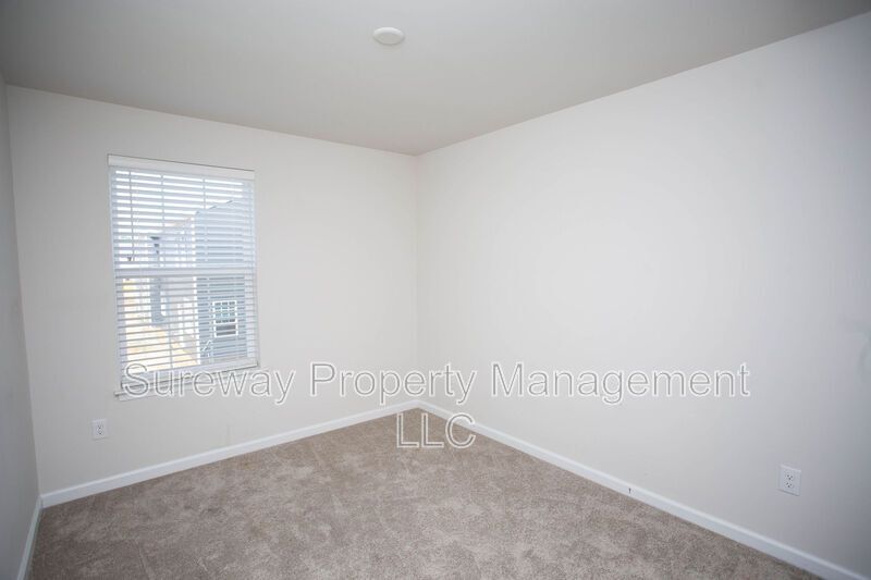 Stylish & Spacious Townhome in Sought-After Laurel Run! property image