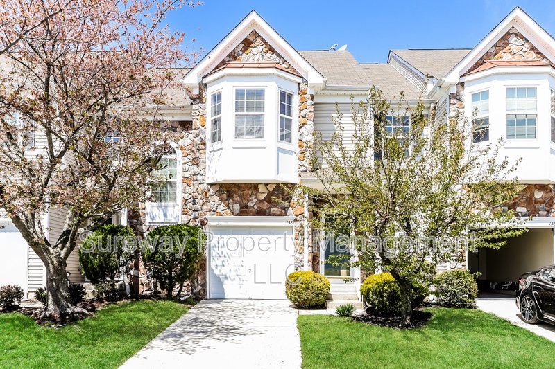 Welcome to 158 Chancellor Drive! property image