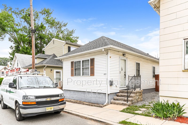 Welcome to 811 Wesley Ave property image