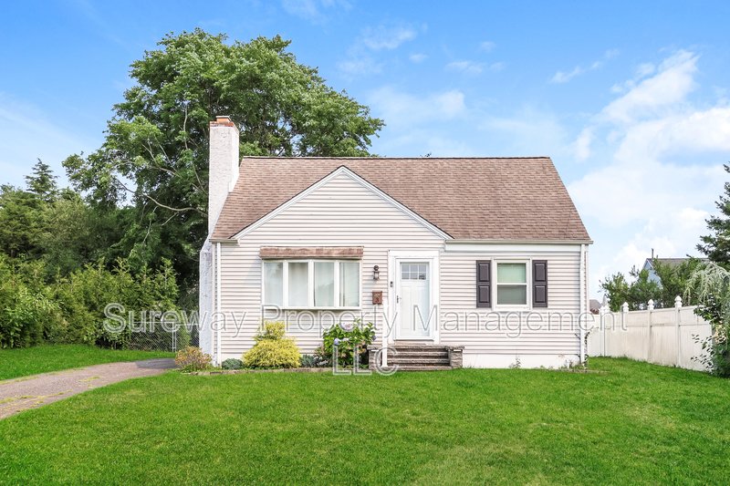 Welcome Home to 3 Dewar Dr! property image
