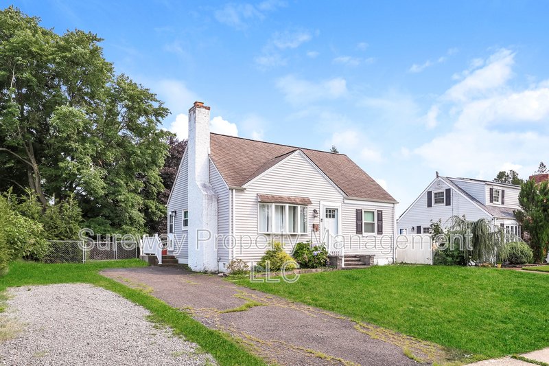 Welcome Home to 3 Dewar Dr! property image