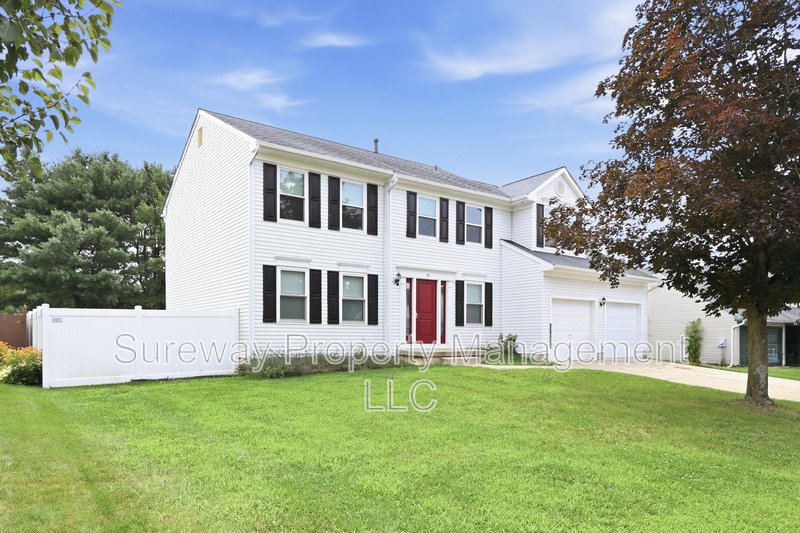 Welcome Home to 25 Adler Circle! property image