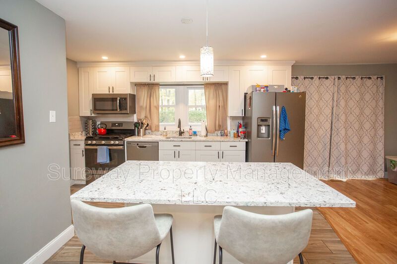Welcome Home to 31 Edge Lane! property image