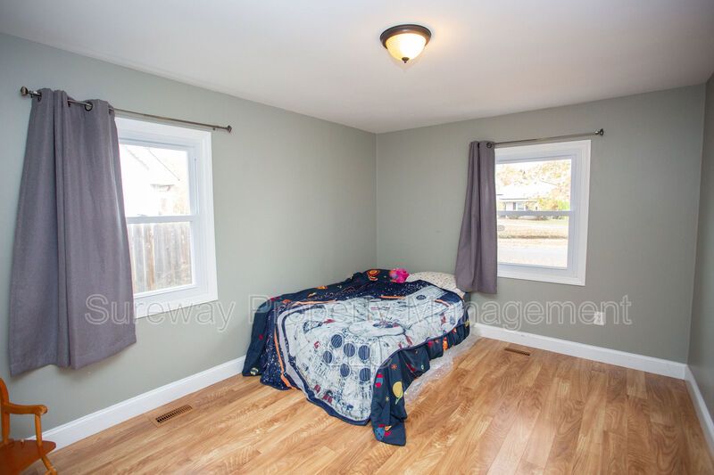 Welcome Home to 31 Edge Lane! property image