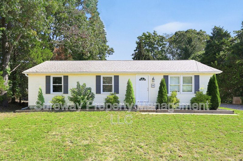🏡 Freshly Painted, Professionally Cleaned & Move-In Ready! property image